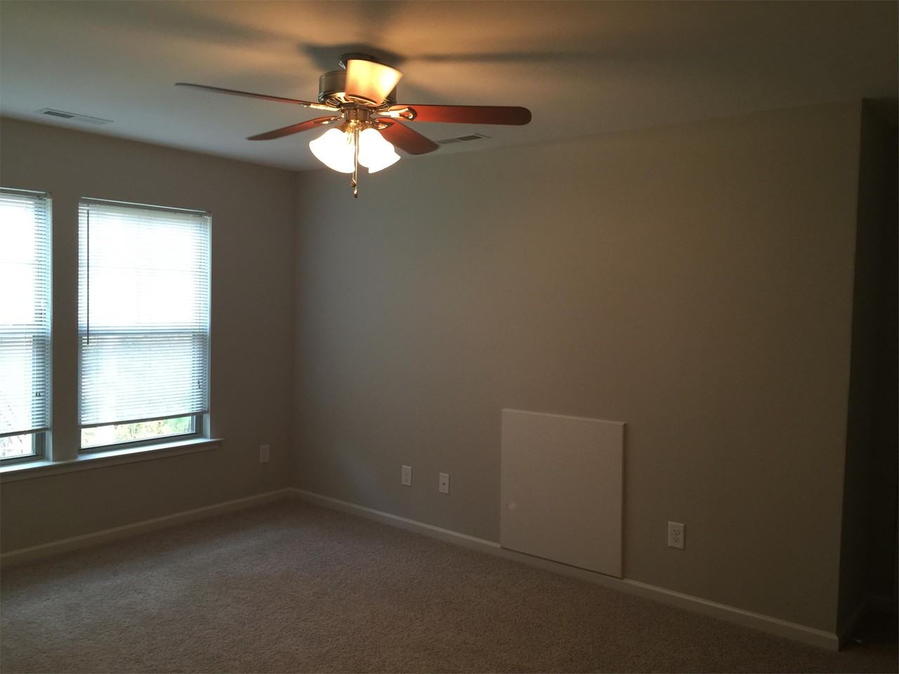 1105 Metropolitan Dr #1 - Photo 3 of 20