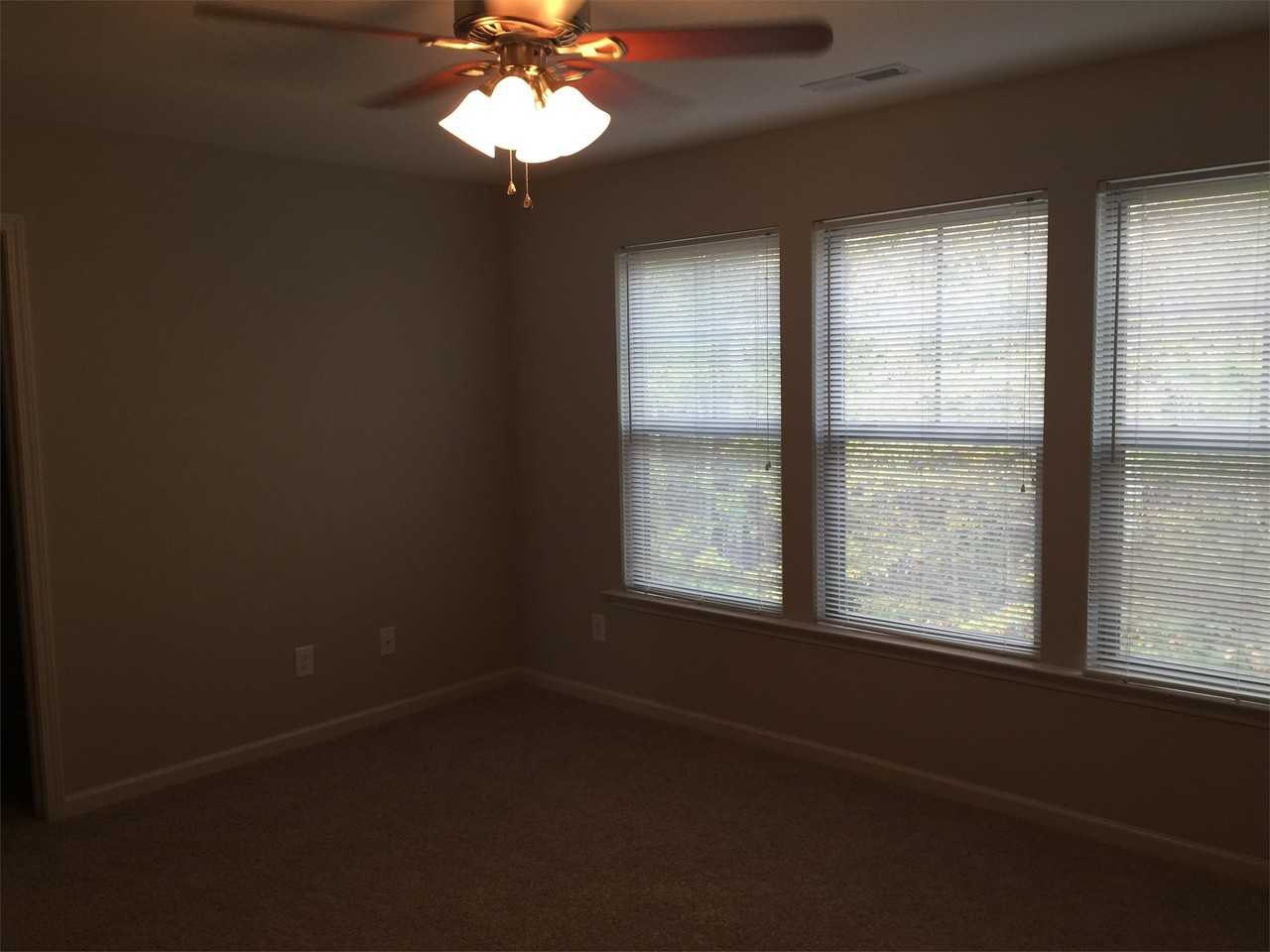 1105 Metropolitan Dr #1 - Photo 6 of 20