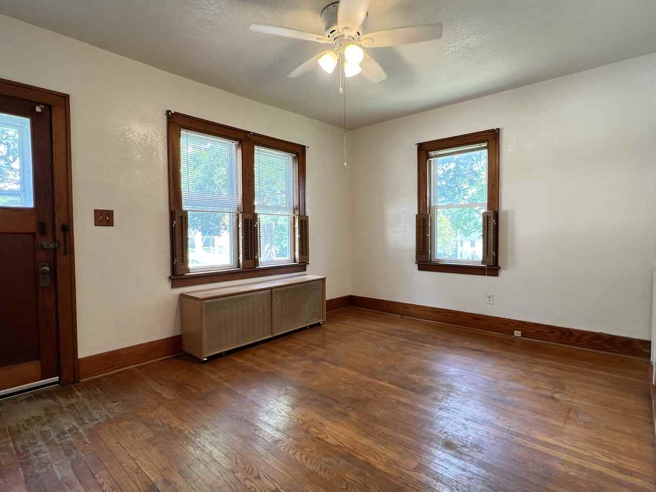 1550 W 3rd St #1 - Photo 3 of 10