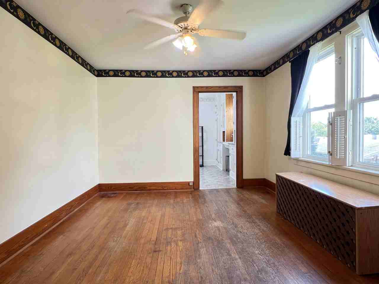 1550 W 3rd St #1 - Photo 4 of 10