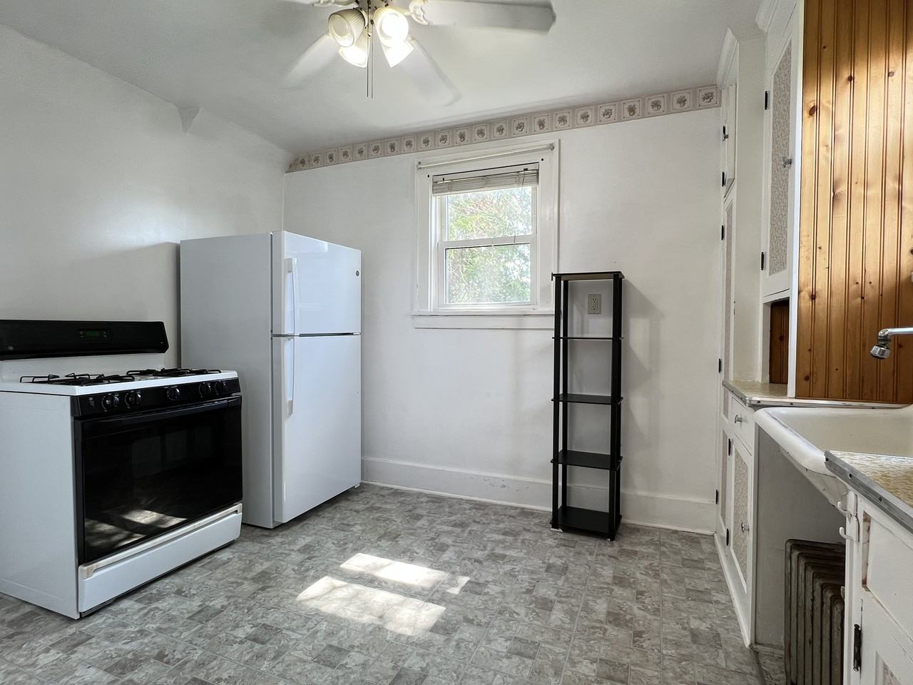 1550 W 3rd St #1 - Photo 6 of 10