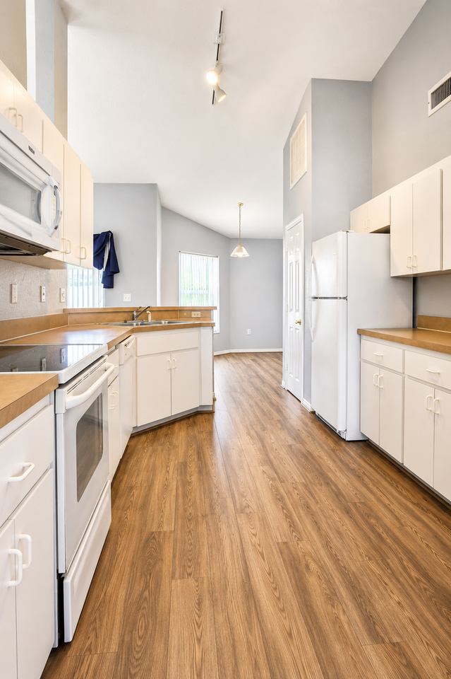 954 Highland Crest Cir #1 - Photo 3 of 18