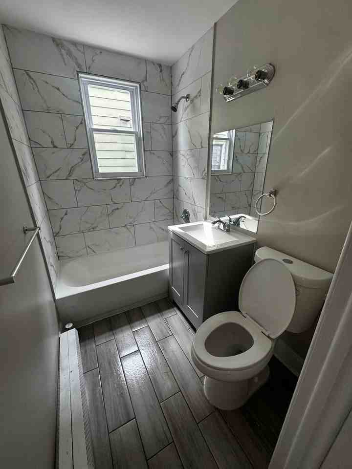 1013 Jefferson Ave #1B - Photo 5 of 18