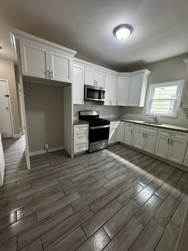 1013 Jefferson Ave #1B - Photo 6 of 18