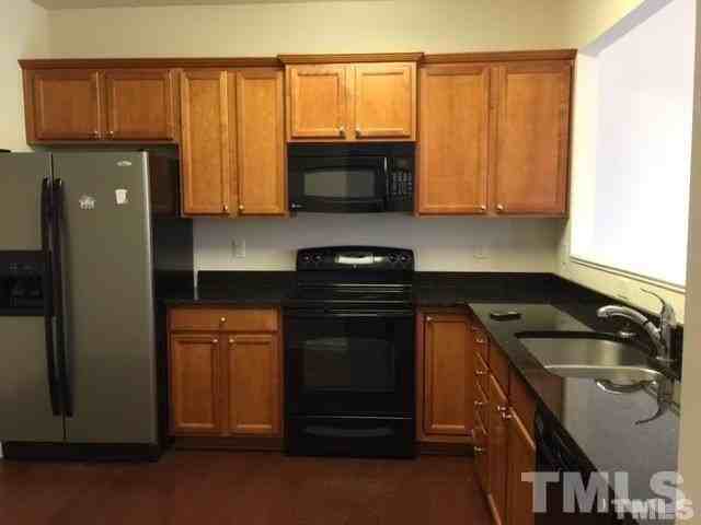 300 Dyersville Dr - Photo 3 of 12