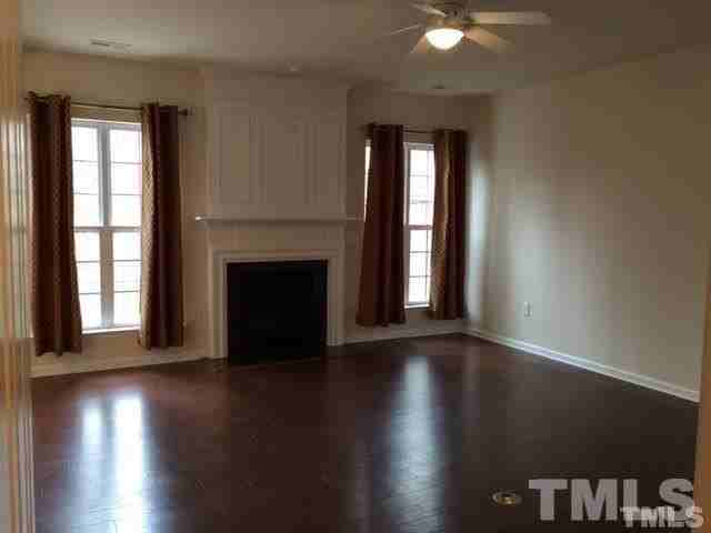 300 Dyersville Dr - Photo 5 of 12