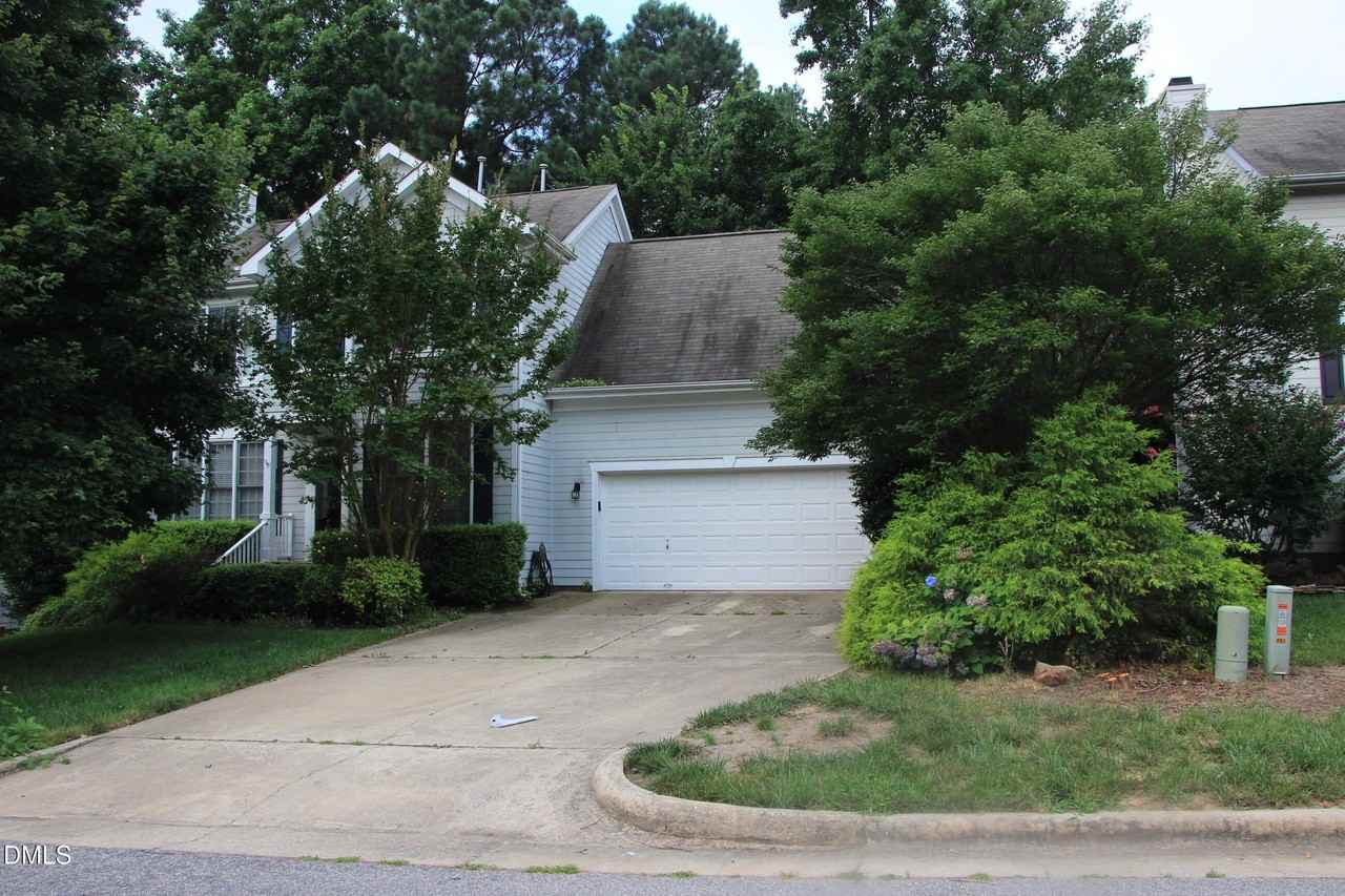 207 Cove Creek Dr - Photo 2 of 19