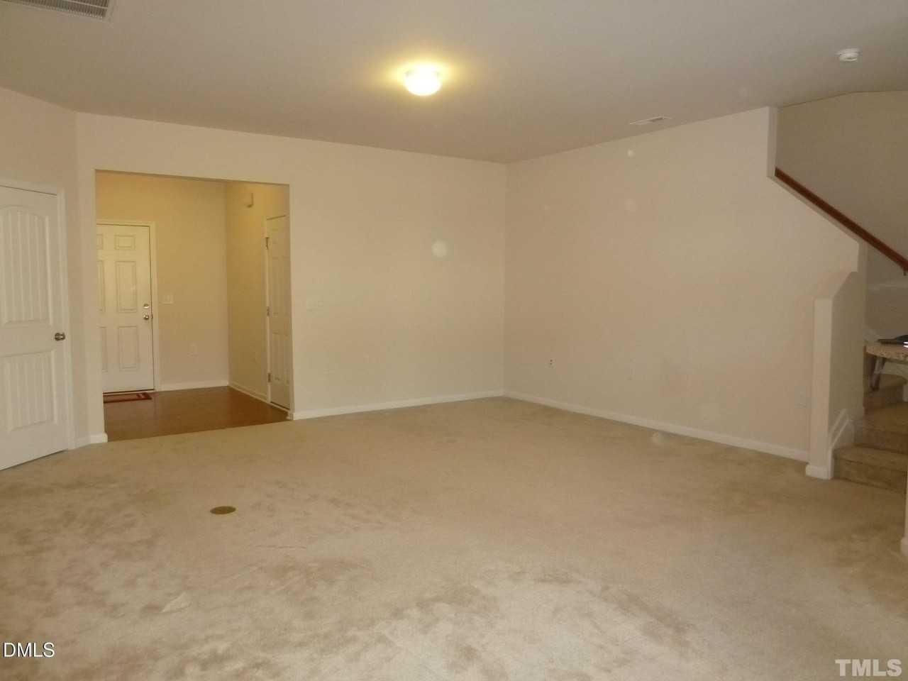 521 Denhoff Dr - Photo 2 of 9