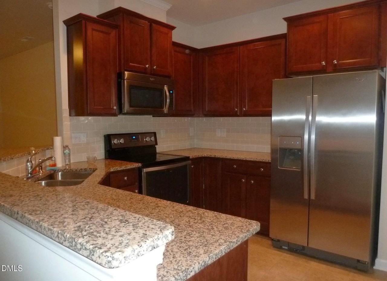521 Denhoff Dr - Photo 3 of 9