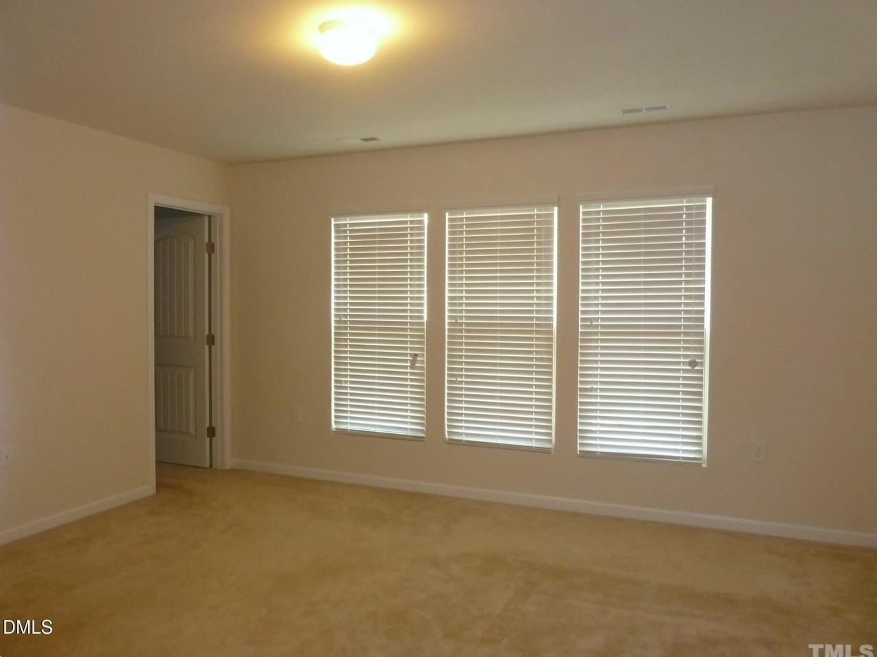 521 Denhoff Dr - Photo 5 of 9