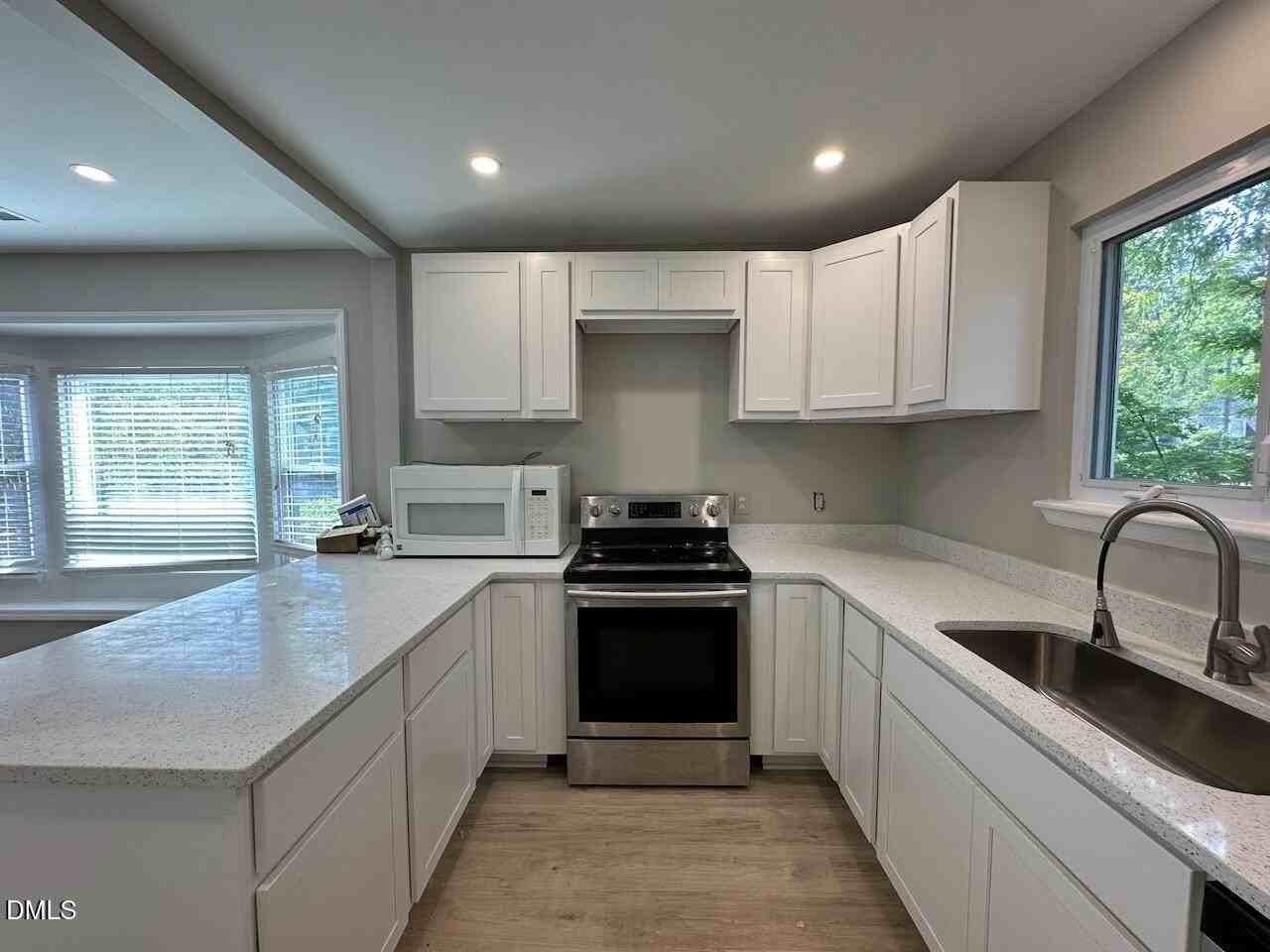 5400 Pine Top Cir - Photo 3 of 18