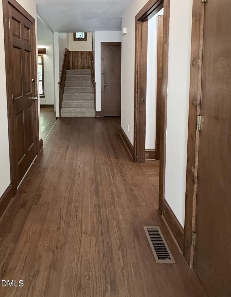 15 Harvey Pl - Photo 4 of 50