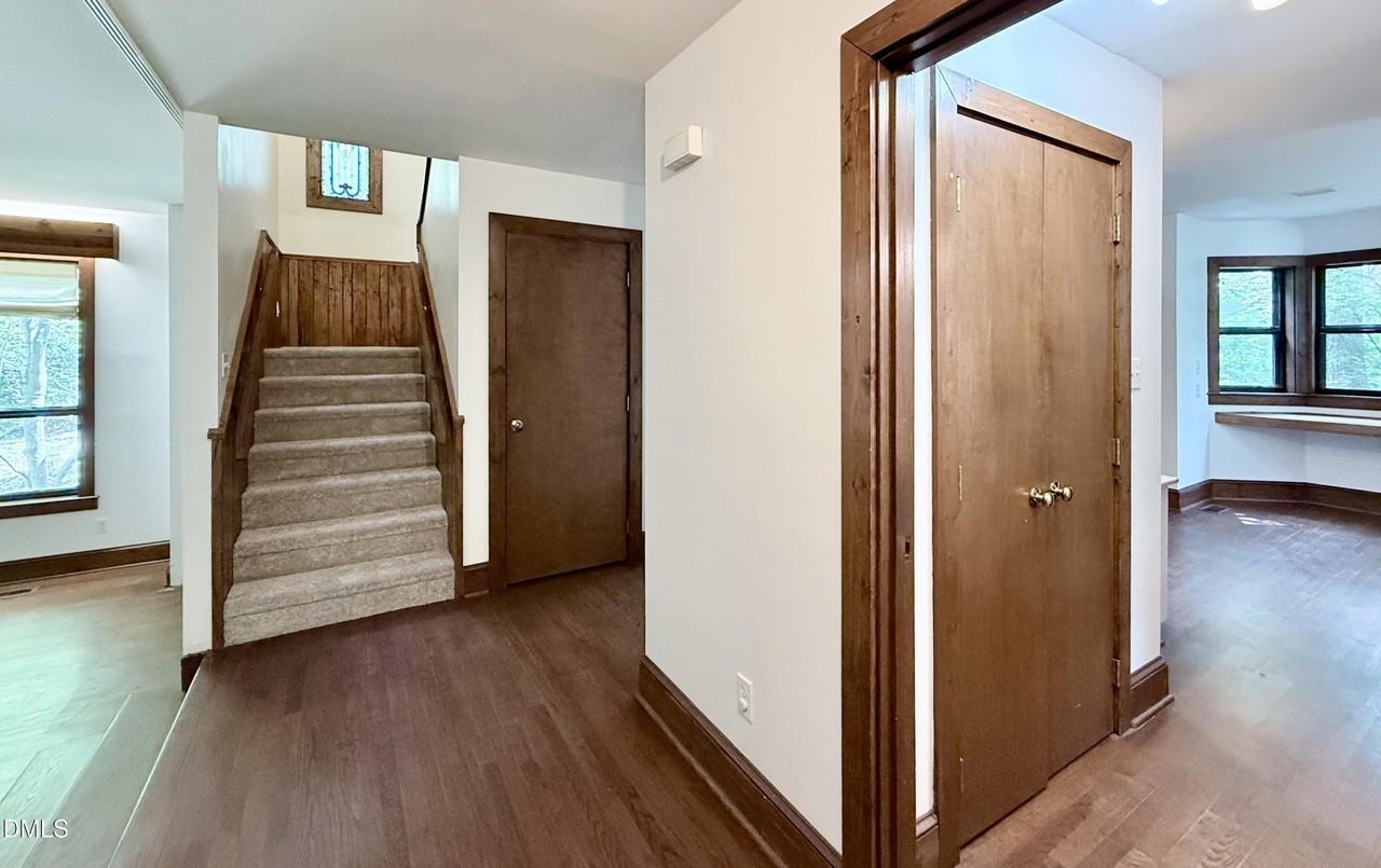 15 Harvey Pl - Photo 5 of 50