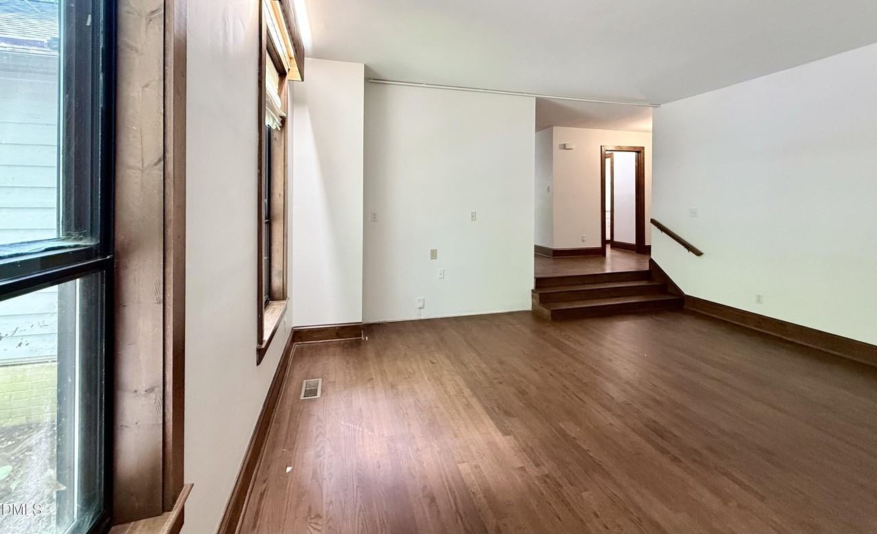 15 Harvey Pl - Photo 7 of 50