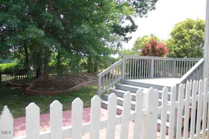 513 E Maple Ave - Photo 2 of 11