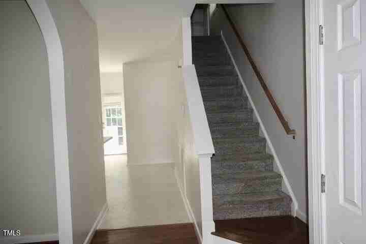513 E Maple Ave - Photo 7 of 11