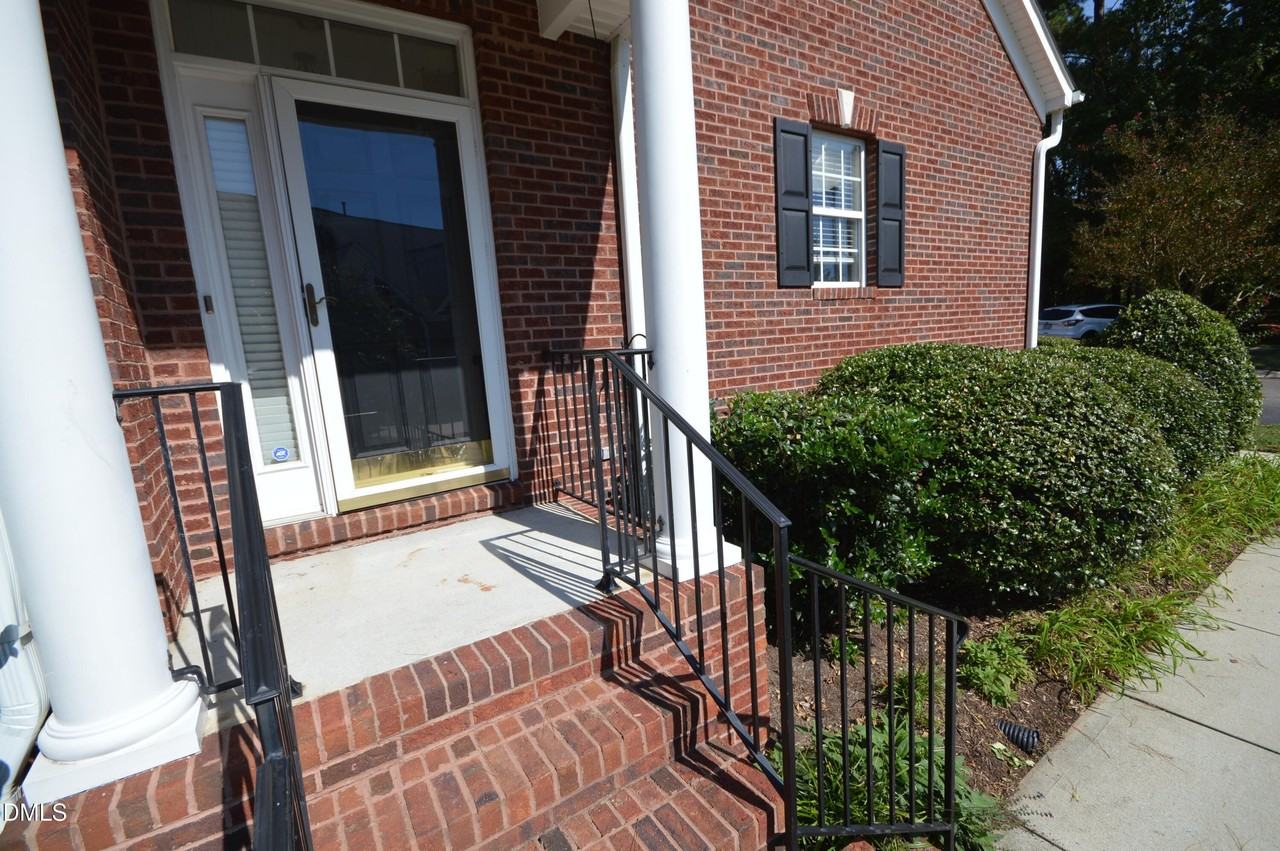 114 Prestonian Pl - Photo 3 of 26