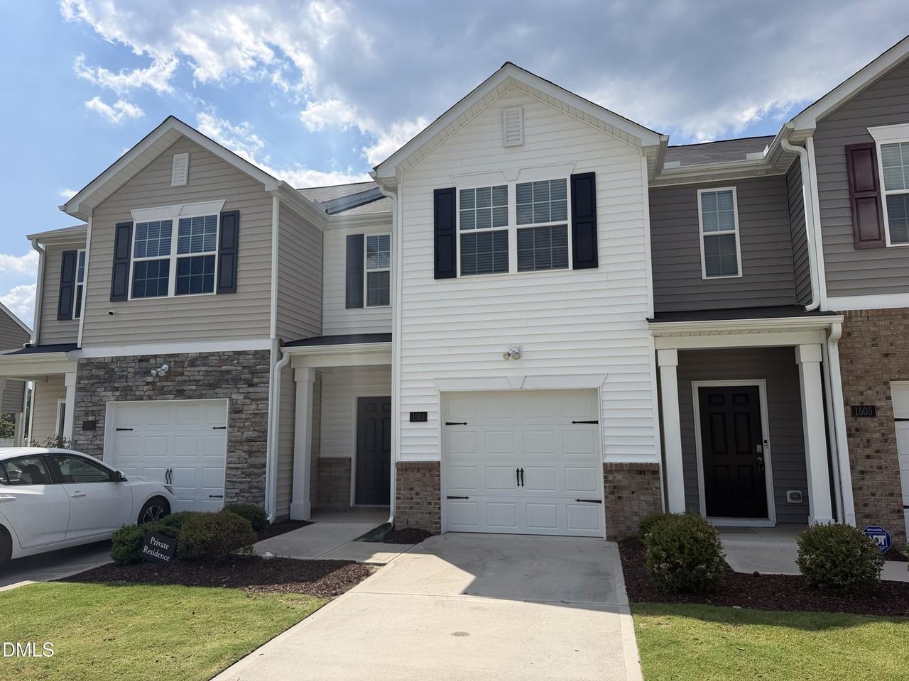 1503 Gracie Ln - Photo 2 of 25