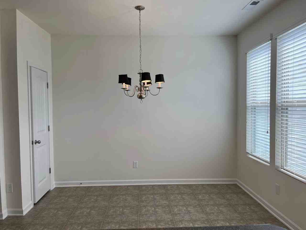 4476 Middletown Dr - Photo 5 of 19