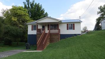 featured image of 2156 Bradley St