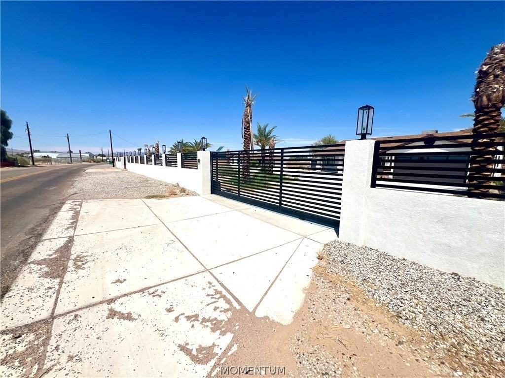 1299 E Levee Dr - Photo 2 of 16