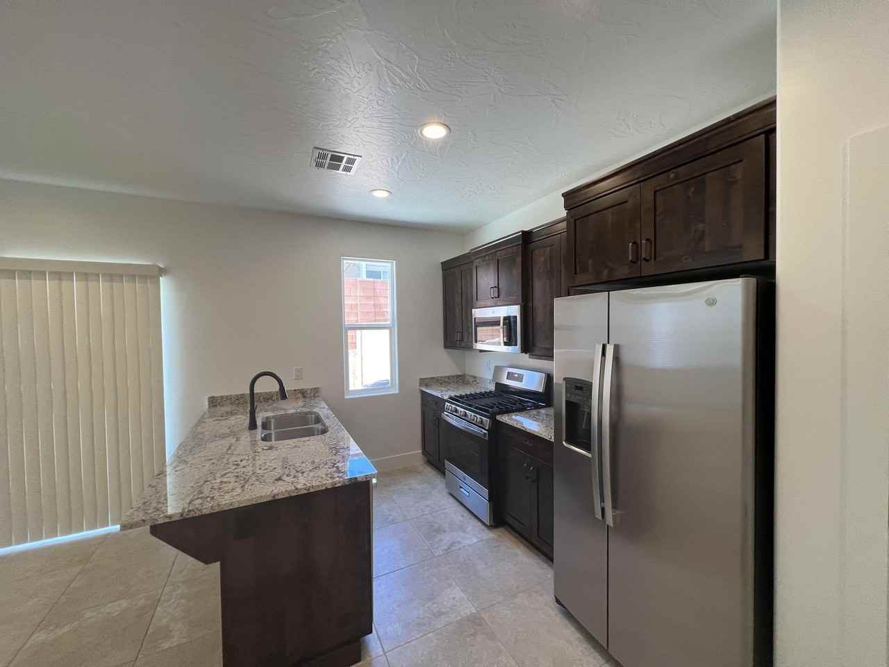 277 N 2480 W - Photo 4 of 25