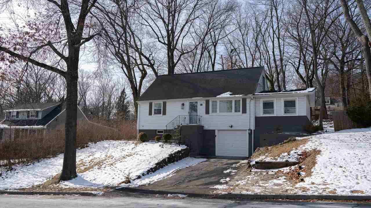 18 Lorelei Rd #1 - Photo 2 of 34