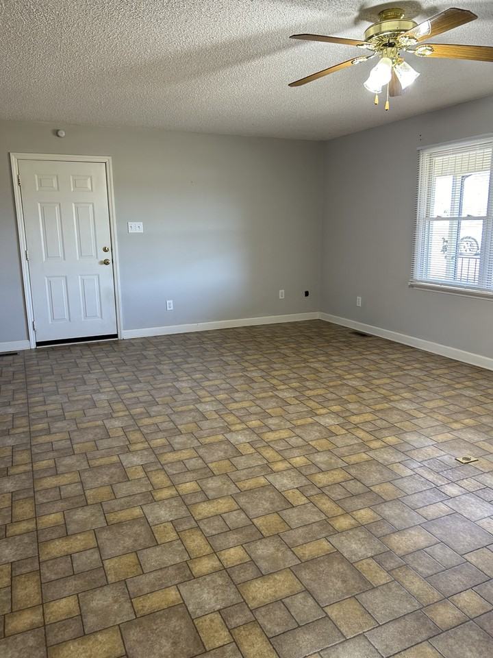 1221 Hamilton Crossroads Rd #1 - Photo 5 of 16