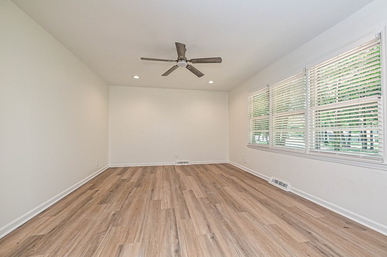 5121 Farm Pond Ln #1 - Photo 5 of 27