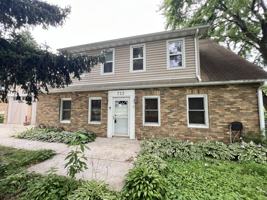 featured image of 725 Pflaum Rd #1