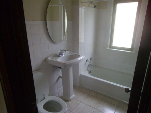 1114 N Center St - Photo 3 of 10