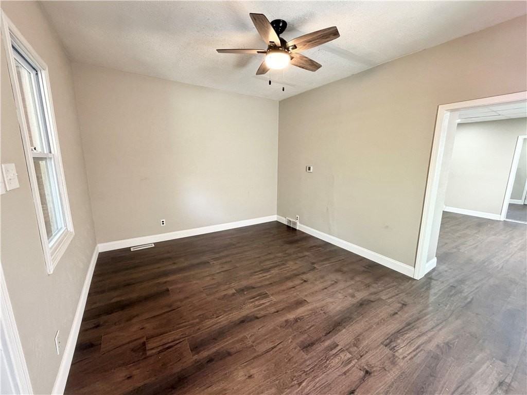 311 E Reynolds St - Photo 3 of 23