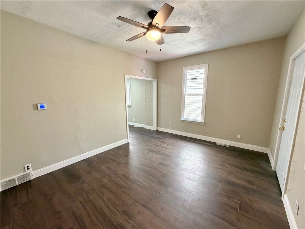 311 E Reynolds St - Photo 4 of 23