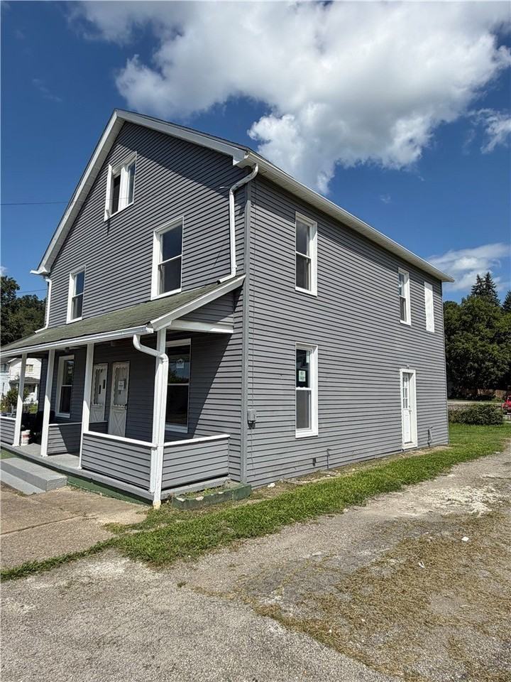 1303 Grimes St - Photo 2 of 24
