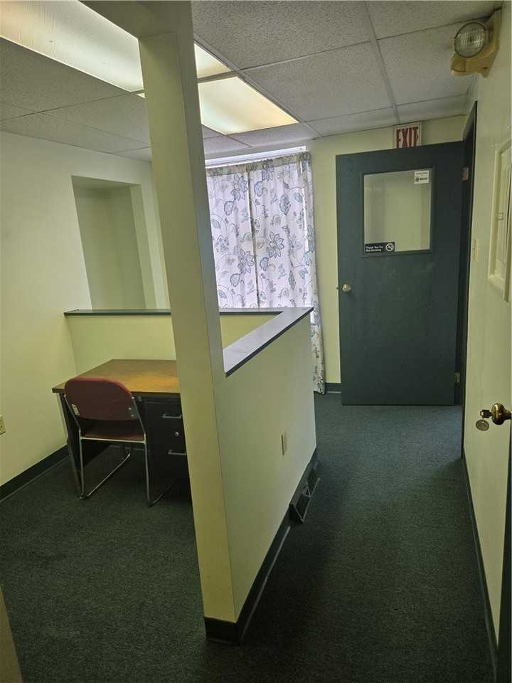 512 Foreland St - Photo 4 of 10