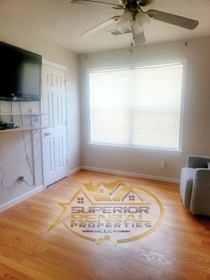 917 Pine St #1 - Photo 5 of 36
