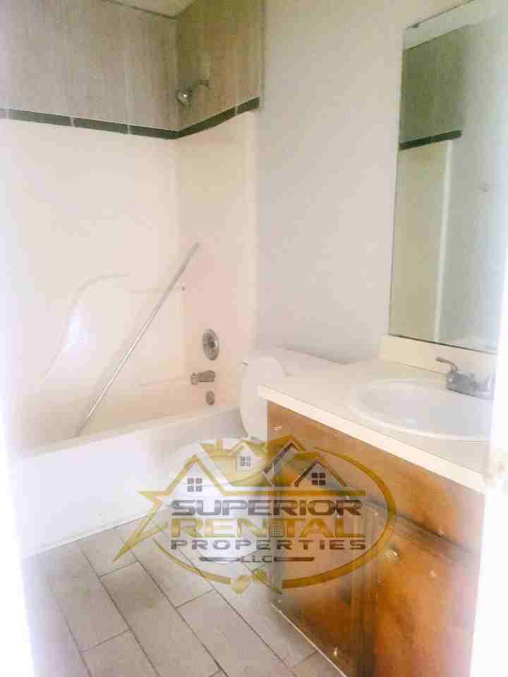 917 Pine St #1 - Photo 7 of 36