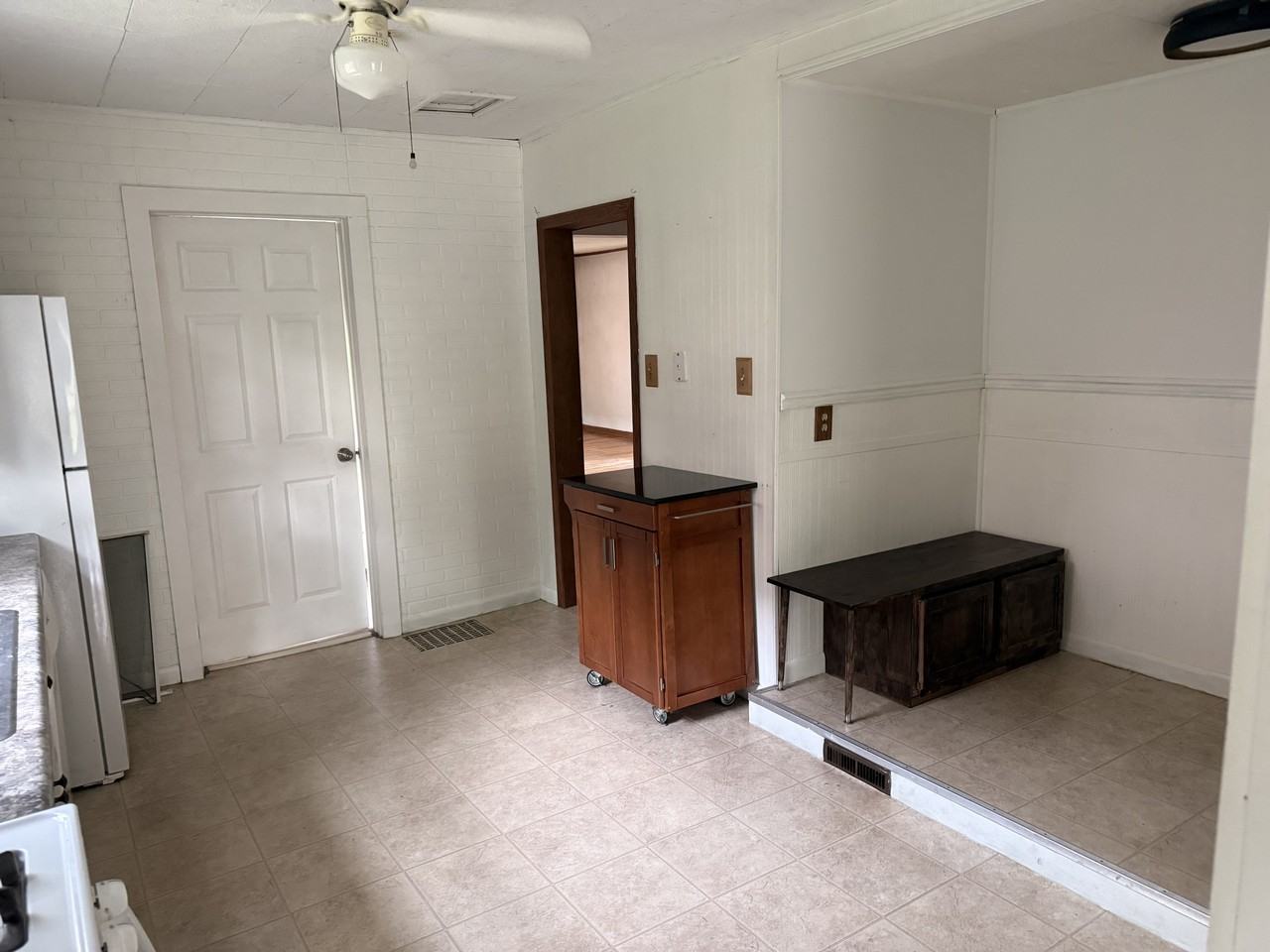 814 Owens St N #1 - Photo 5 of 9