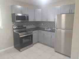 featured image of 1410 NE 10TH AVEUnit 4 #4