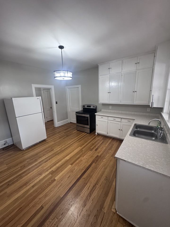 806 Holloway Ave #1 - Photo 7 of 8
