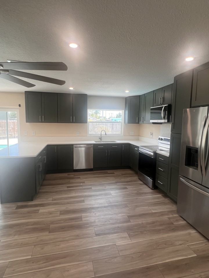 511 Palm Ave #1 - Photo 4 of 20