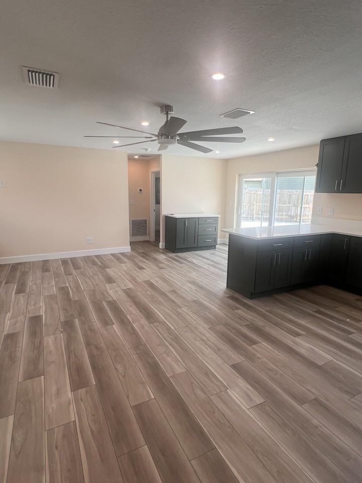 511 Palm Ave #1 - Photo 5 of 20