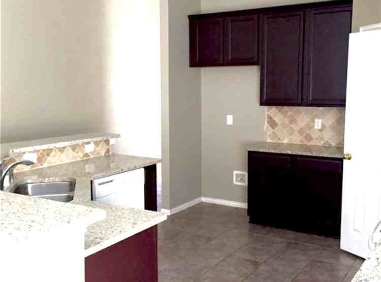 5525 Overland Dr - Photo 6 of 17