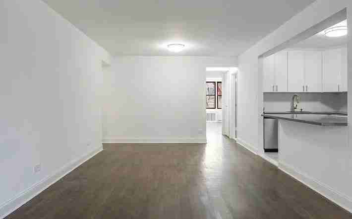 599 E 7th St #2B - Photo 2 of 11