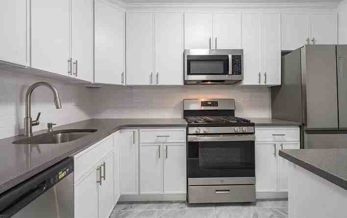 599 E 7th St #2B - Photo 3 of 11