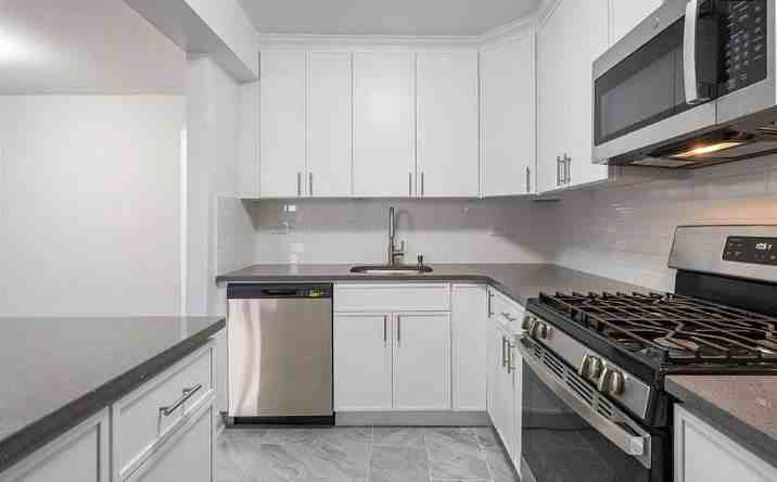 599 E 7th St #2B - Photo 4 of 11
