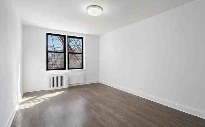 599 E 7th St #2B - Photo 5 of 11