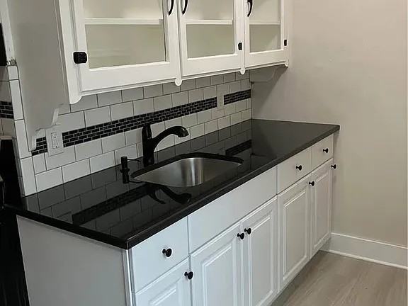 24 N Washington Ave - Photo 4 of 8