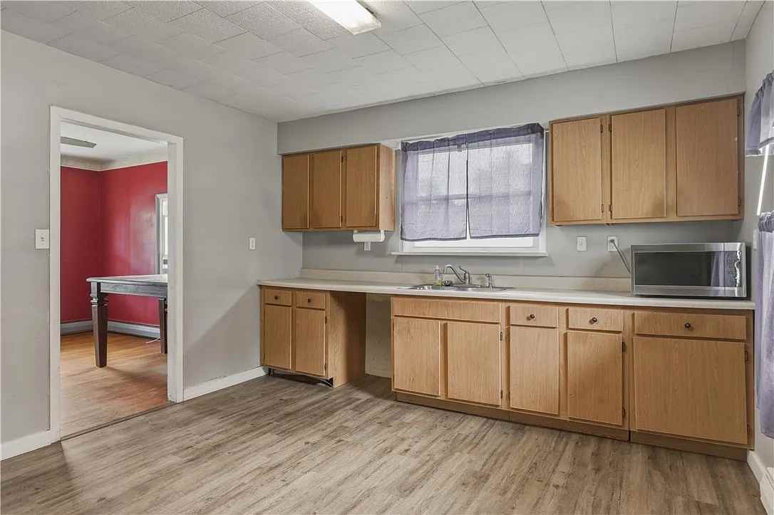 115 E 9th St - Photo 5 of 26