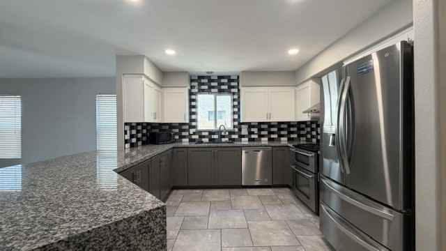 11321 W Loren Ln - Photo 6 of 25